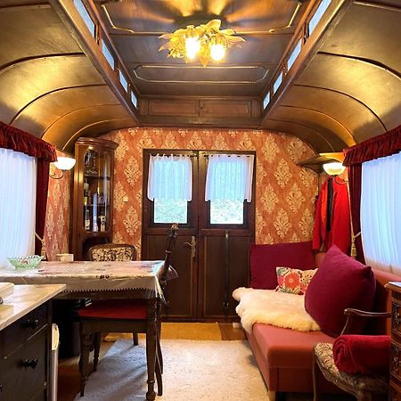 Historischer Zirkuswagen Mit Terrasse Und Blick Ins Gruene Витценхаузен Екстериор снимка