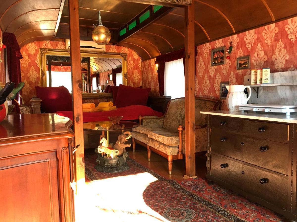 Historischer Zirkuswagen Mit Terrasse Und Blick Ins Gruene Витценхаузен Екстериор снимка