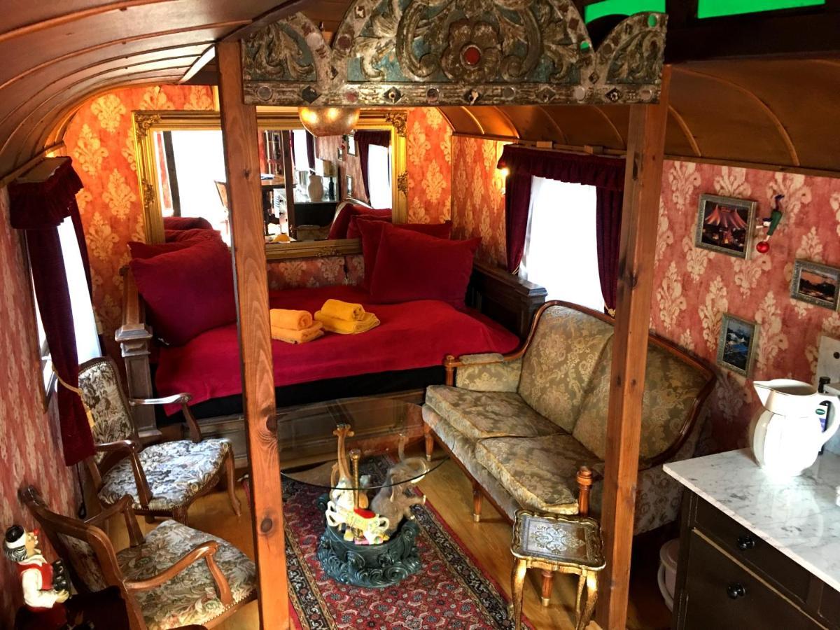 Historischer Zirkuswagen Mit Terrasse Und Blick Ins Gruene Витценхаузен Екстериор снимка