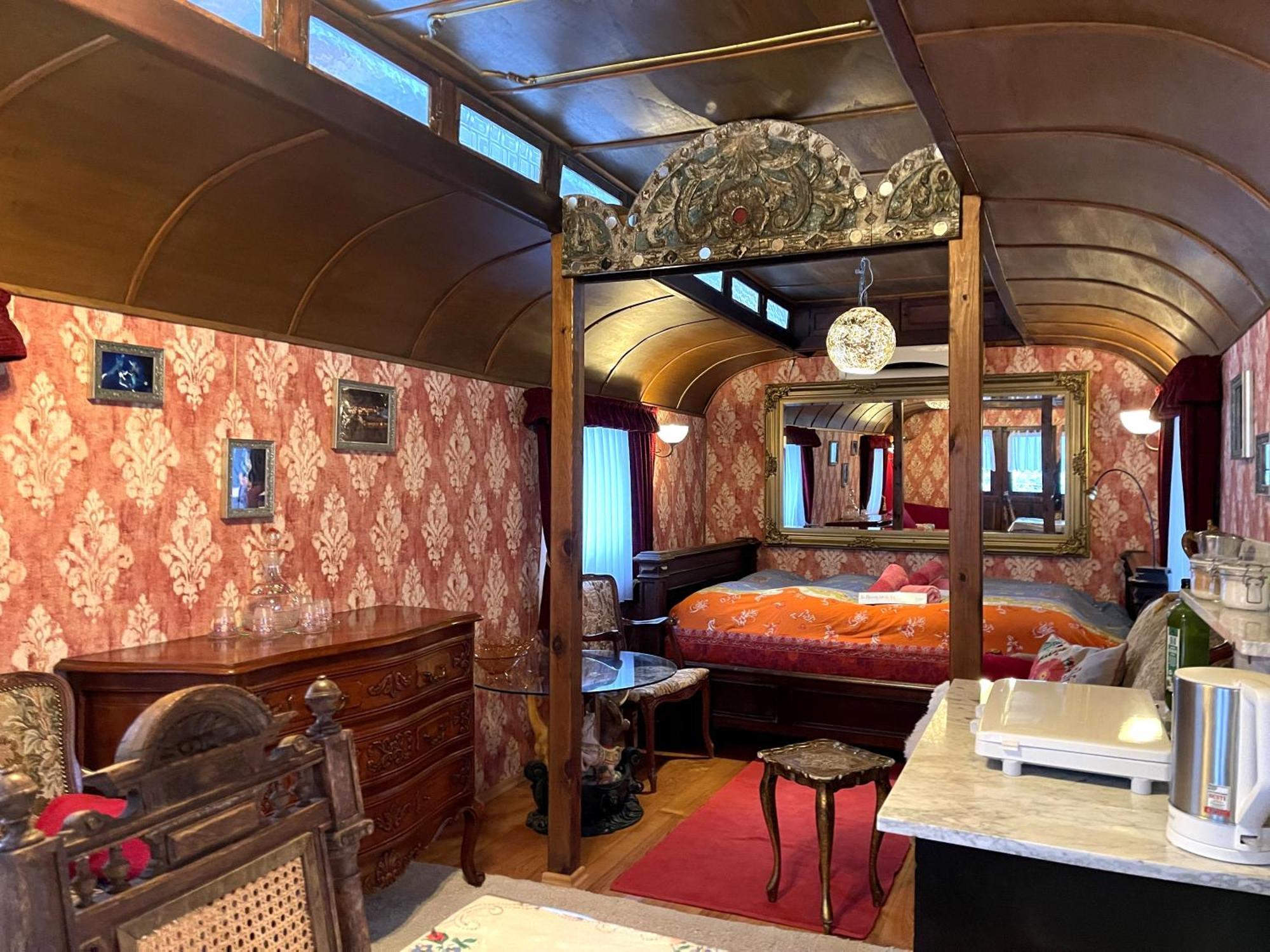 Historischer Zirkuswagen Mit Terrasse Und Blick Ins Gruene Витценхаузен Екстериор снимка